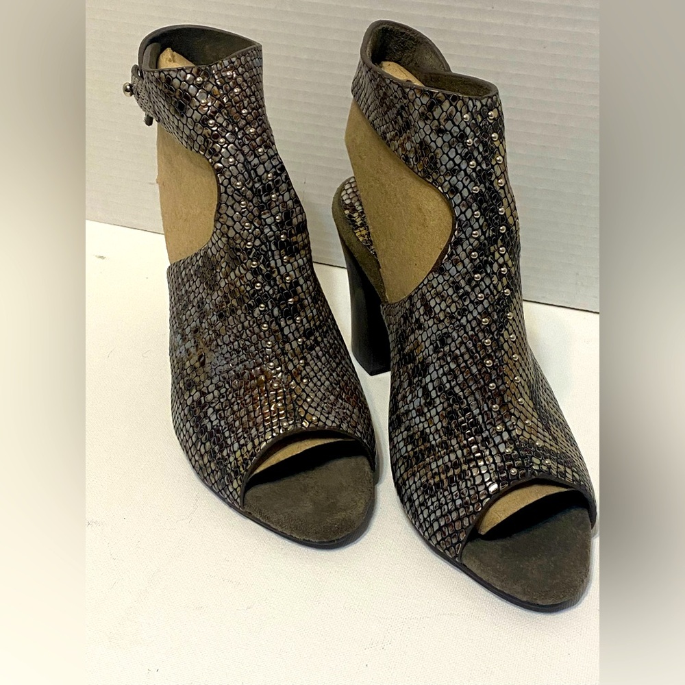 Calleen Cordero Pia Snake Print & Nickel Stud Leather Heel Woman's Size‎ 8**NWOT